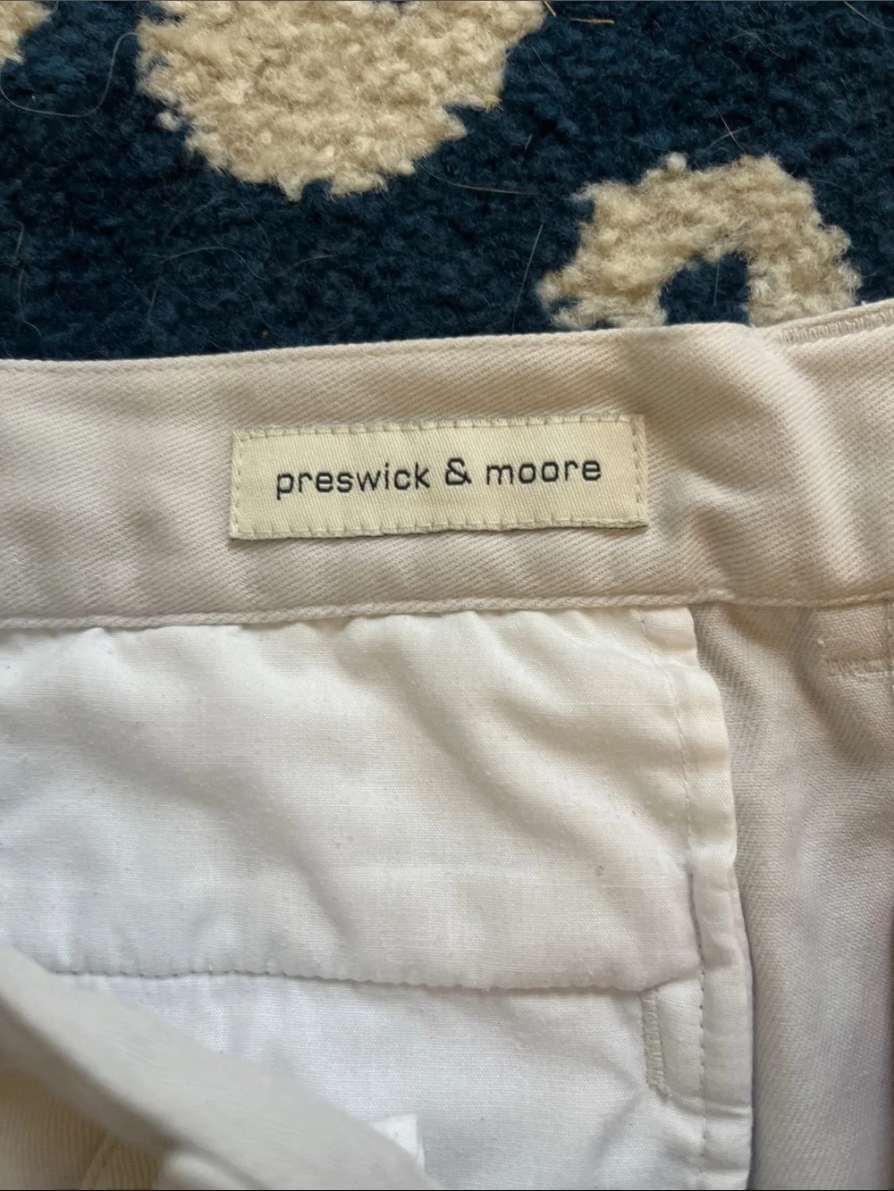 Preswick & Moore Comfy Men's Cargo Shorts in Beige size 34